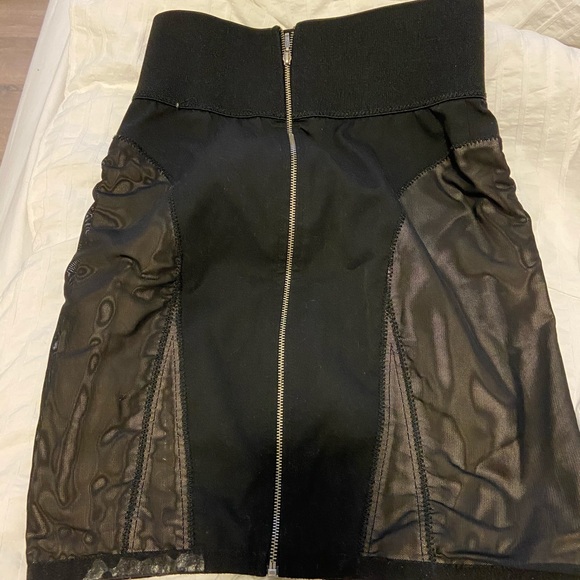 BCBG Sexy Black mesh skirt - Picture 4 of 4